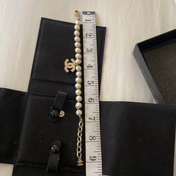 Chanel Pearl Bracelet - Picture 11 of 11